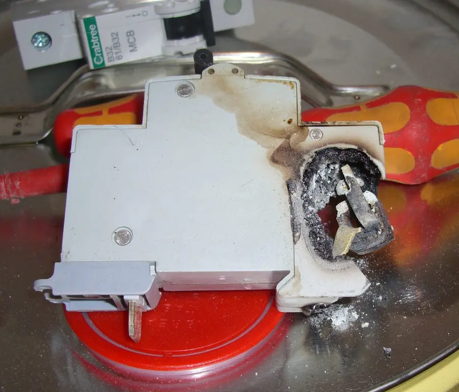 Burnt circuit breaker from overloaded socket circuit Burnt MCB caused by overloaded circuit in Banbury restaurant