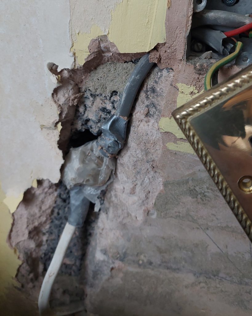 Unsafe electrical connection found during renovation in Banbury