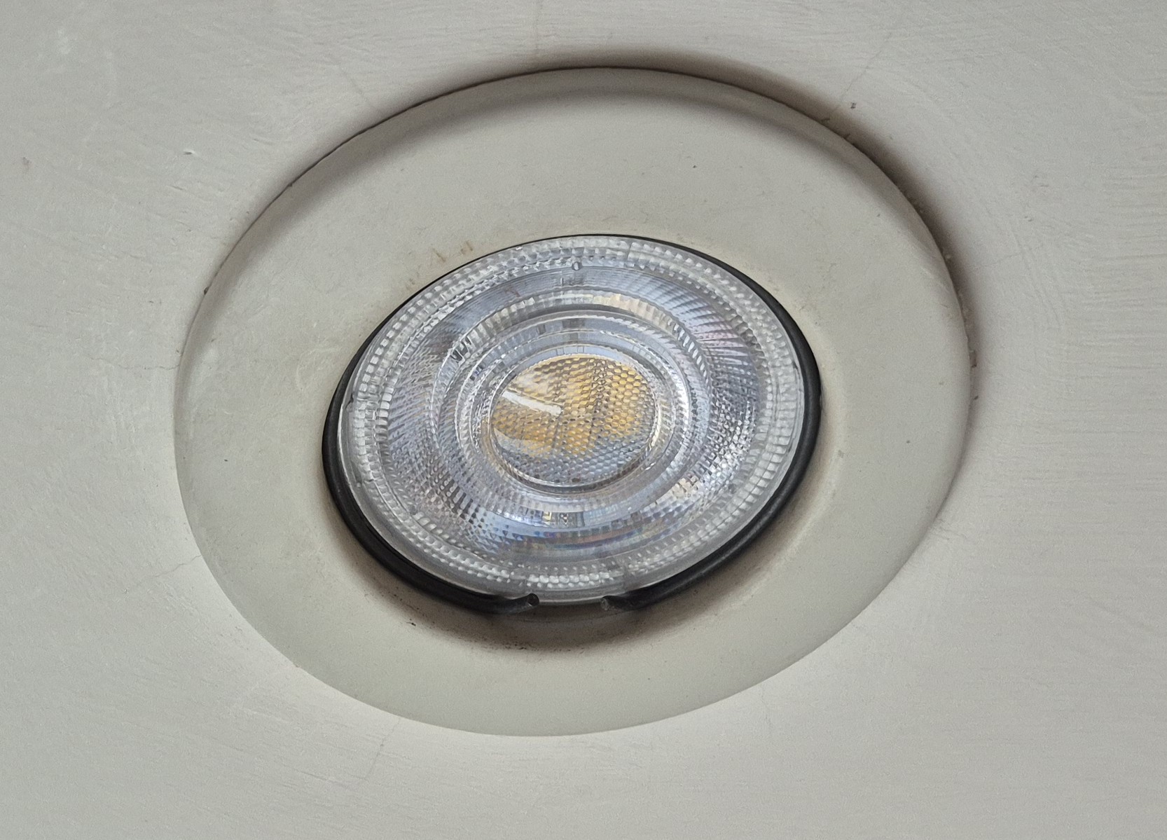 Why LED Bulbs Don’t Work in 12V Downlights