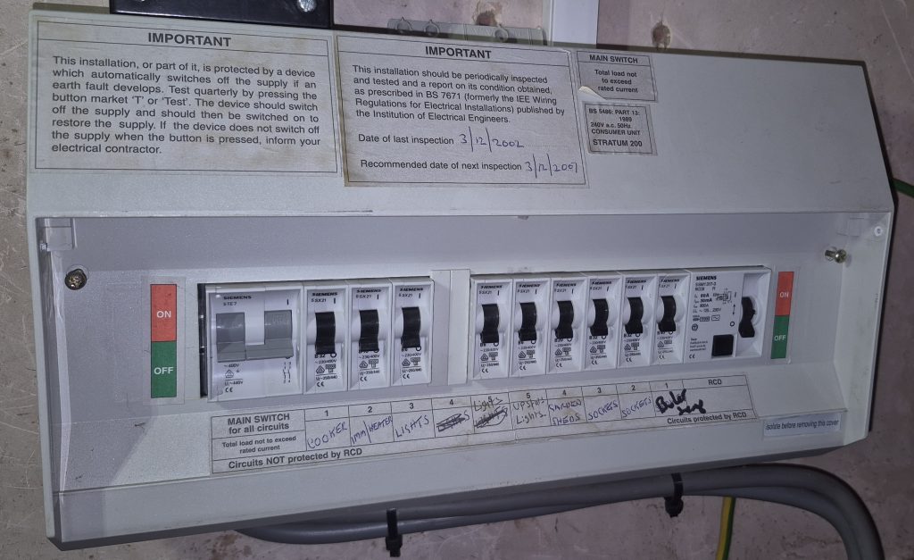 Older split-load consumer unit before replacement in Neithrop Banbury