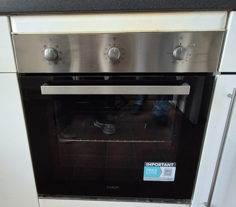 Single electric oven installation by RW Currion Electrical