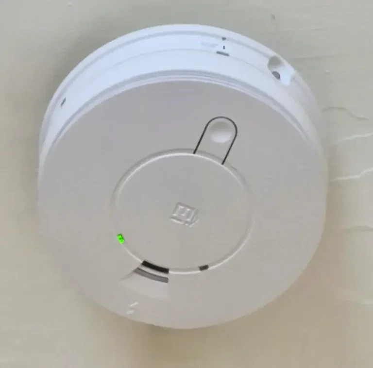 Smoke Alarm Installation in Banbury Mains powered interlinked smoke alarm installed in Banbury home