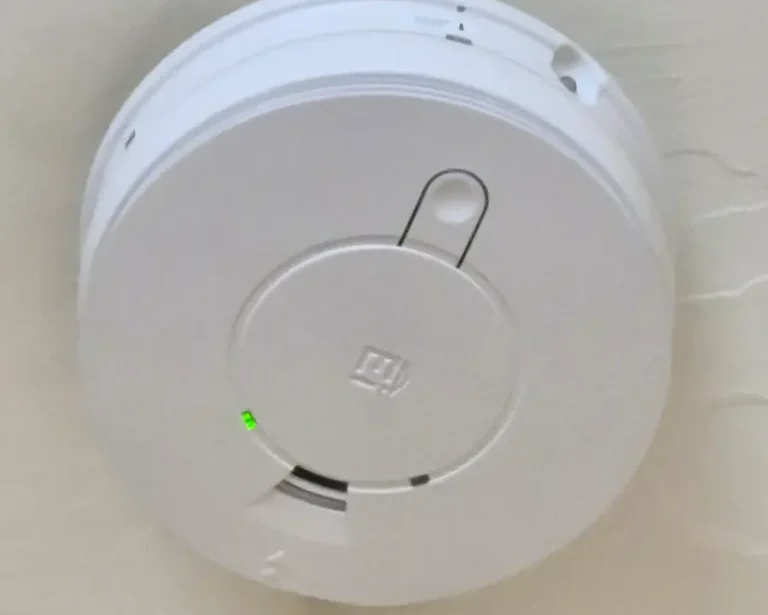 Smoke Alarm Installation Services in Banbury | RW Currion Electrical Interlinked smoke alarm installation carried out in Banbury home